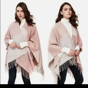 Soia & Kyo  Scarf with fringe. NEW